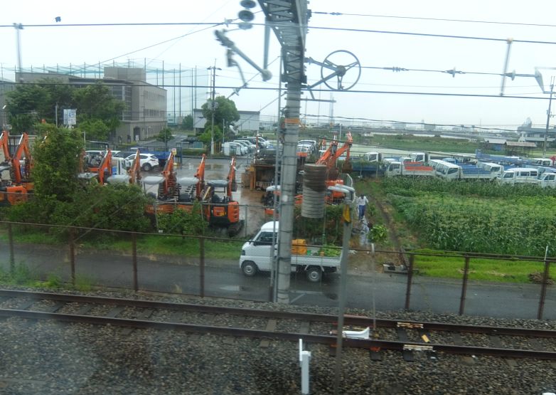 У обочины железной дороги. Осака. Япония.   Фото Лимарева В.Н.