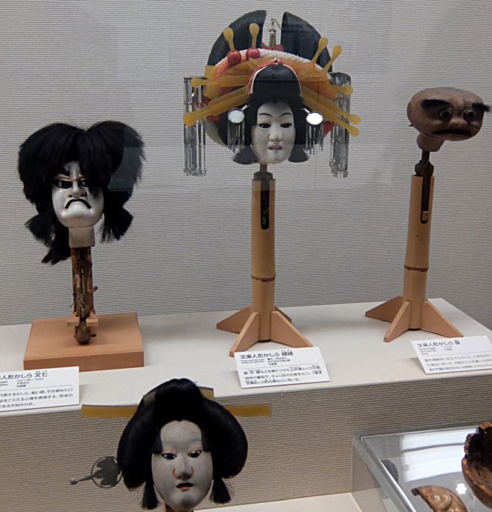 Японские театральные маски 19 века. Исторический музей в Осака.  Фото Лимарева В.Н.