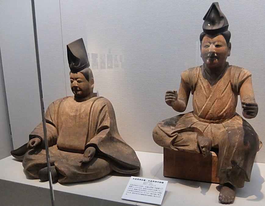 Японские чиновники (средневековая скульптура). Исторический музей в Осака.  Фото Лимарева В.Н.