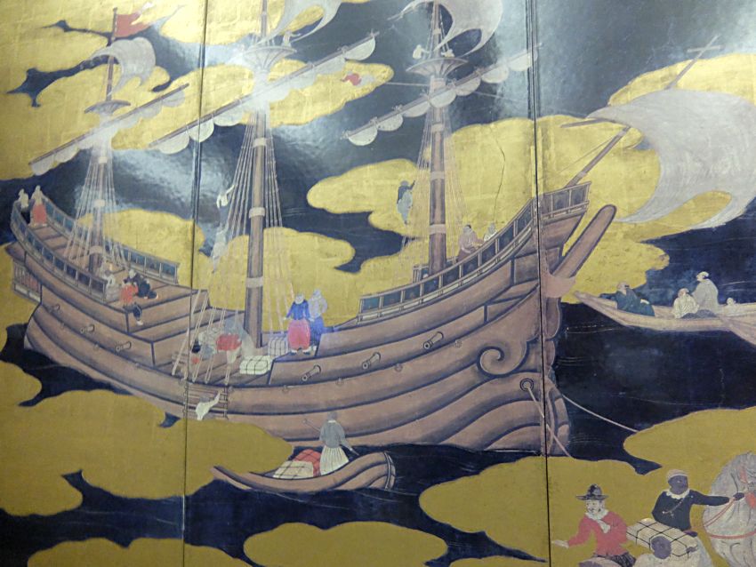 Португальский корабль прибыл в Японию.  (Японская живопись 17-19 века). Исторический музей  в Осака.   Фото Лимарева В.Н.