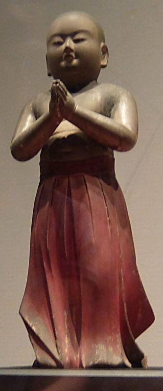 Молящийся буддиский мальчик (Молодой Будда-?).(8-12 век)  Музей в Наре. Япония.   фото Лимарева В.Н.