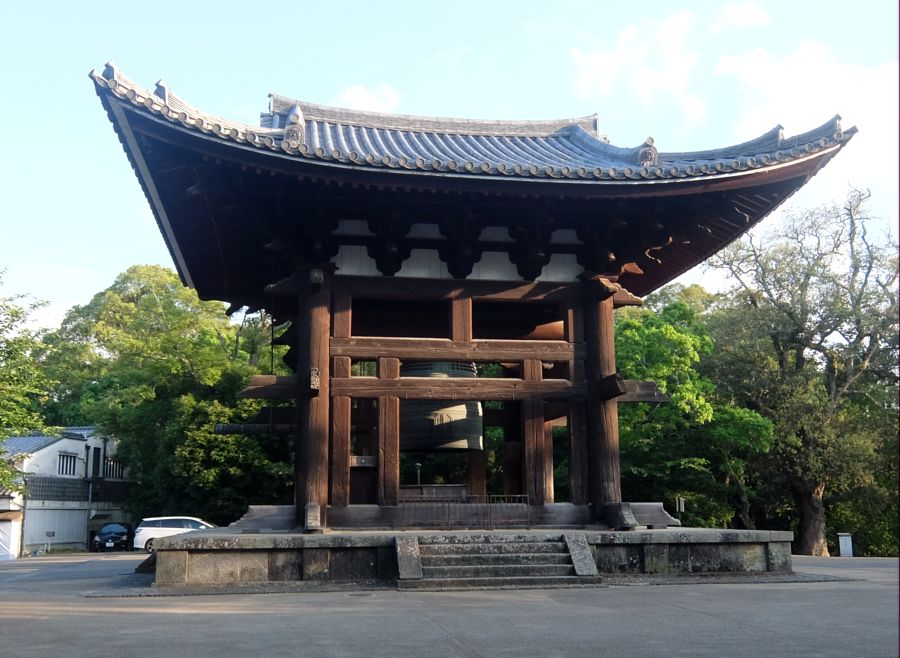 Колокол храмового комплекса Тодайдзи (9-12 век) города Нара. Япония.   Фото Лимарева В.Н.