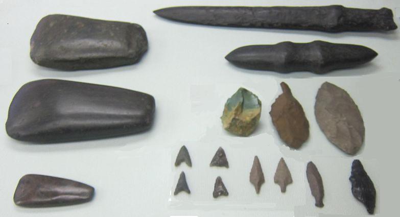 Каменные орудия труда, найденные на Японских островах.  Музей Востока в г. Генуя. Фото Лимарева В.Н.